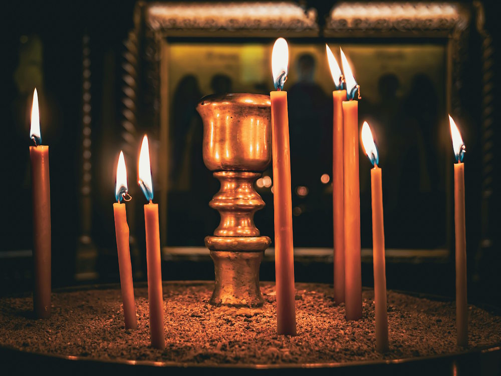 Velas ortodoxas en candelabro